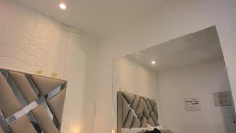 Raquel Moore  online show from November 2025 01:35:02 PM