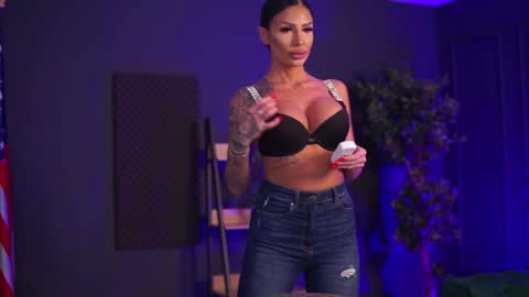 Raquelle online show from January 2025 06:45:02 PM