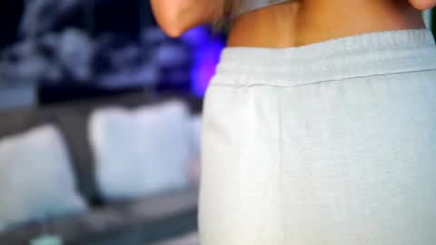 Raquelle online show from October 2025 08:57:01 AM