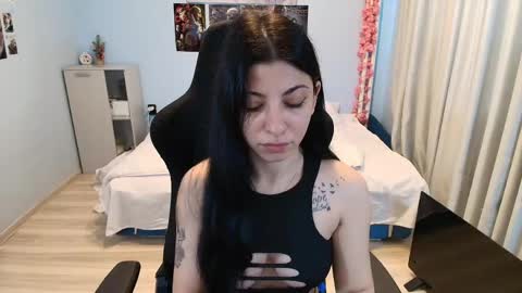 raven_haired_goddess online show from May 2026 07:46:02 AM