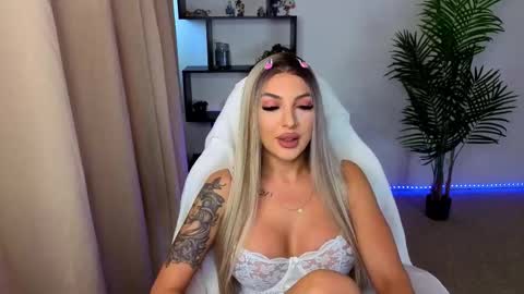 raven_inkk online show from November 2025 10:28:02 AM