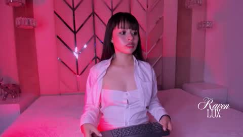 Snapshot of raven_luxx chatting on March 2026 03:20:01 AM RAVEN online show from March 2026 03:20:01 AM