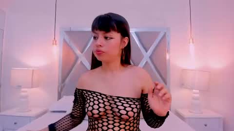 Snapshot of raven_luxx chatting on May 2026 07:41:01 PM RAVEN online show from May 2026 07:41:01 PM