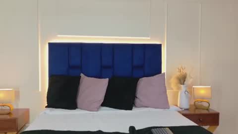 ravena_queen online show from June 2026 06:25:02 PM