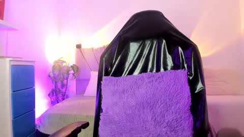 ravencollen online show from November 2025 01:06:01 PM