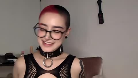 ravendarkness_ online show from February 2025 12:08:01 AM