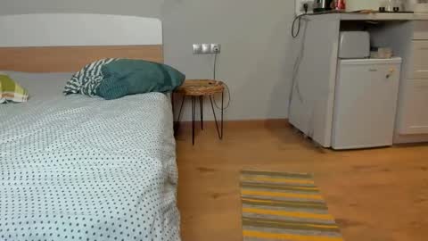 Raveneusbiter online show from February 2026 11:43:01 PM