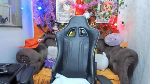 RavenN  online show from December 2025 11:28:02 AM