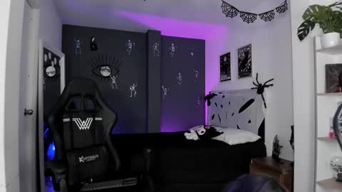 Raven Witch online show from November 2025 09:52:02 PM