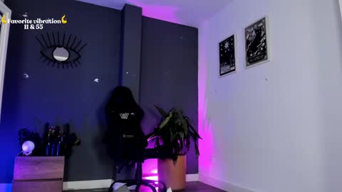 Raven Witch online show from April 2026 09:39:33 PM