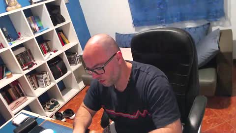 ravingr3d3 online show from April 2026 09:56:02 PM
