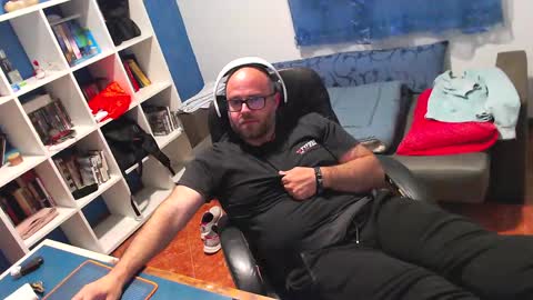 ravingr3d3 online show from May 2026 09:31:01 PM