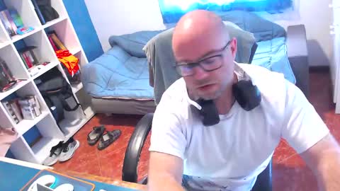 ravingr3d3 online show from May 2026 10:43:02 AM