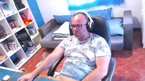 ravingr3d3 online show from May 2026 03:28:02 PM