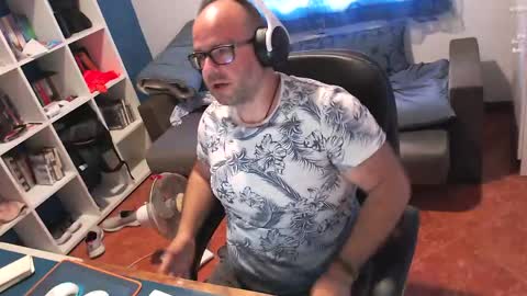 ravingr3d3 online show from May 2026 08:09:01 AM