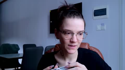 Snapshot of ray_lol chatting on December 2025 01:22:01 AM Ray-Ray online show from December 2025 01:22:01 AM