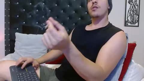 Snapshot of ray_weed chatting on February 2025 01:30:02 AM Ray online show from February 2025 01:30:02 AM