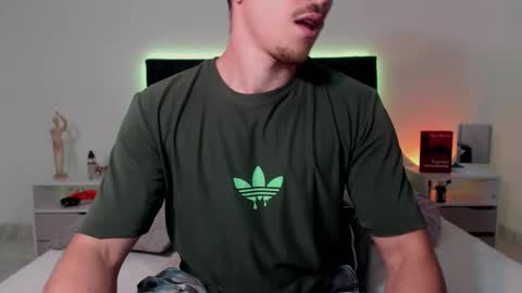 Snapshot of ray_weed chatting on November 2025 10:01:01 PM Ray online show from November 2025 10:01:01 PM