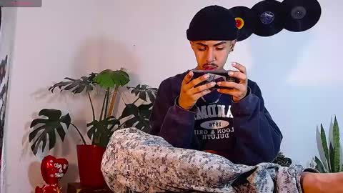 Snapshot of raydevil_ chatting on December 2024 06:50:01 PM Rayn online show from December 2024 06:50:01 PM