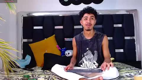 Snapshot of raydevil_ chatting on January 2025 03:44:01 PM Rayn online show from January 2025 03:44:01 PM