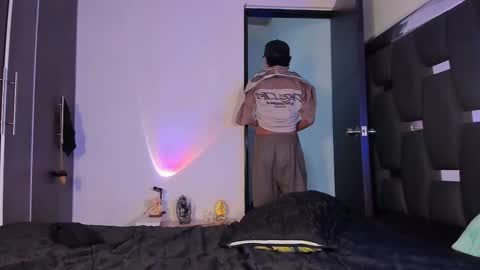 Snapshot of raydevil_ chatting on September 2025 08:55:02 PM Rayn online show from September 2025 08:55:02 PM