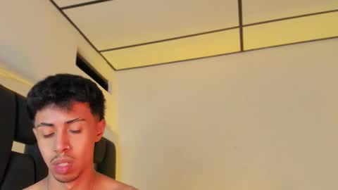 Snapshot of raydevil_ chatting on November 2025 03:35:01 PM Rayn online show from November 2025 03:35:01 PM