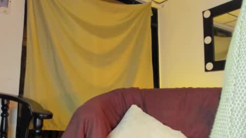 Snapshot of raydevil_ chatting on December 2025 02:07:02 AM Rayn online show from December 2025 02:07:02 AM