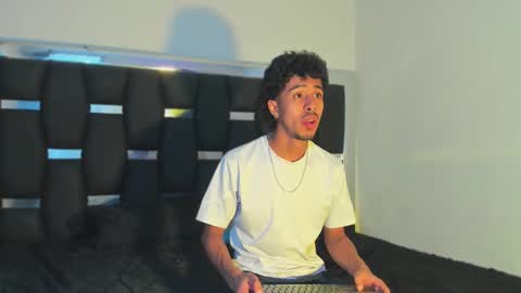 Snapshot of raydevil_ chatting on January 2026 10:02:02 PM Rayn online show from January 2026 10:02:02 PM