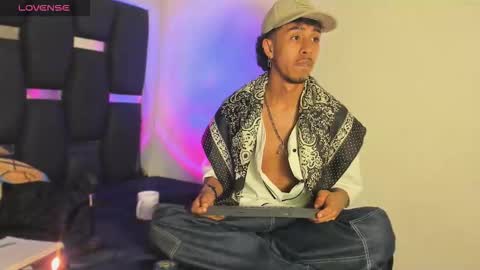 Snapshot of raydevil_ chatting on February 2026 07:23:01 AM Rayn online show from February 2026 07:23:01 AM