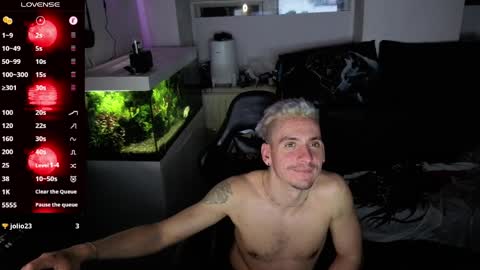 Rayzel online show from April 2026 09:01:01 PM