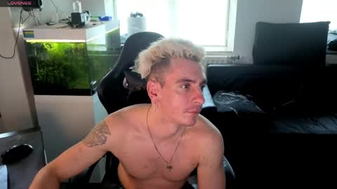 Rayzel online show from May 2026 04:33:02 PM
