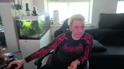 Rayzel online show from May 2026 12:35:01 PM