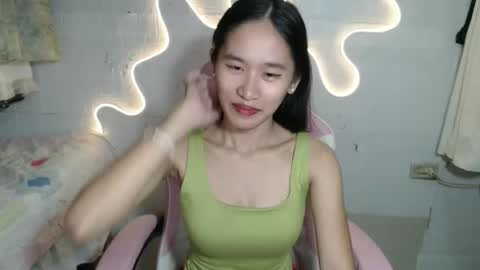 Snapshot of rea_petite chatting on April 2026 04:41:02 AM Yna online show from April 2026 04:41:02 AM