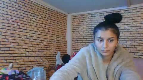 Snapshot of real_coupl3 chatting on December 2025 08:50:02 PM real_coupl3 online show from December 2025 08:50:02 PM