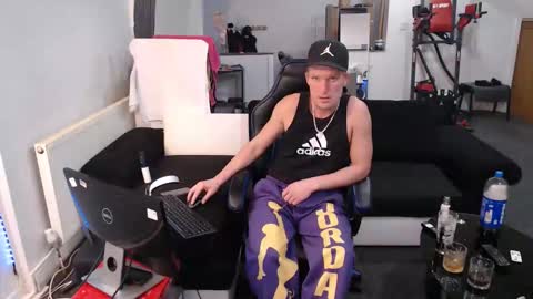 Snapshot of reallyman7 chatting on February 2026 01:42:01 PM Ask me online show from February 2026 01:42:01 PM