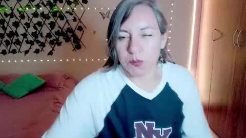 Snapshot of rebbeca09 chatting on November 2025 09:25:02 PM Rebbeca online show from November 2025 09:25:02 PM