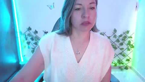 Snapshot of rebbeca09 chatting on February 2026 01:18:02 PM Rebbeca online show from February 2026 01:18:02 PM