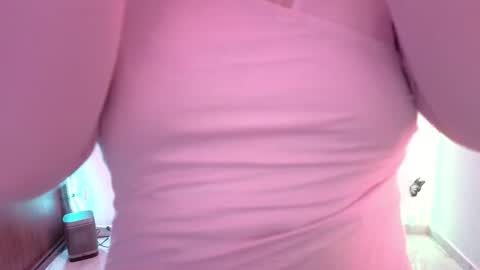 Snapshot of rebbeca09 chatting on February 2026 02:05:01 PM Rebbeca online show from February 2026 02:05:01 PM