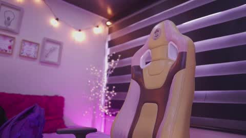 Rebeca  online show from November 2025 01:11:01 PM