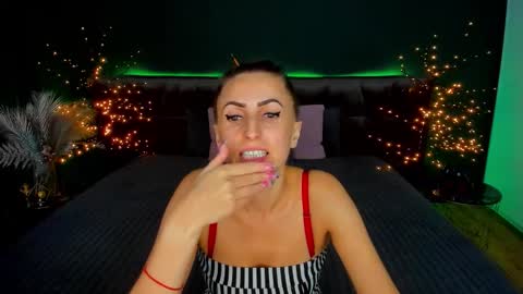 rebecca_diamonds online show from September 2025 12:05:01 PM