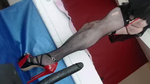 Snapshot of rebeccalachaude chatting on February 2025 11:28:01 AM Rebeccalachaude online show from February 2025 11:28:01 AM