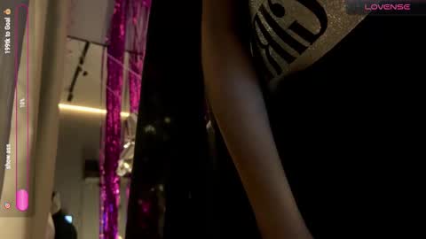 Snapshot of rebeccaniksoon chatting on October 2025 02:33:01 AM Rebecca Nikson online show from October 2025 02:33:01 AM