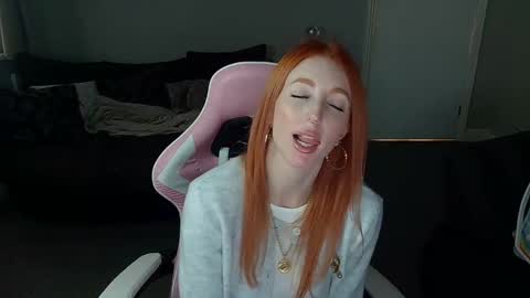 Snapshot of red_firesquirt chatting on January 2025 02:30:02 PM Red - online show from January 2025 02:30:02 PM