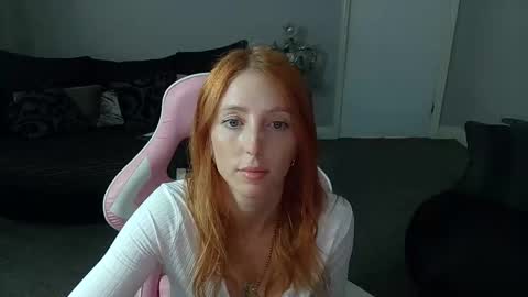 Snapshot of red_firesquirt chatting on October 2025 02:04:01 PM Red - online show from October 2025 02:04:01 PM