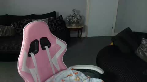 Snapshot of red_firesquirt chatting on March 2026 05:29:01 PM Red - online show from March 2026 05:29:01 PM