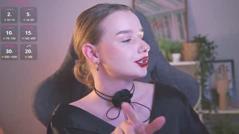 QUEEN OF EVIL online show from December 2024 01:36:02 AM