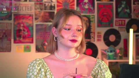 QUEEN OF EVIL online show from December 2024 03:00:02 AM