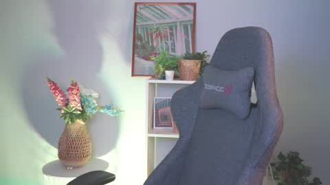 QUEEN OF EVIL online show from March 2025 01:56:02 AM