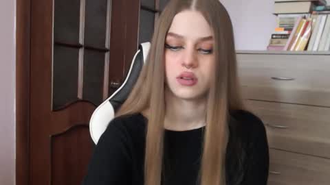 Lily online show from September 2025 02:33:01 AM