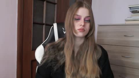 Lily online show from May 2026 02:19:01 AM